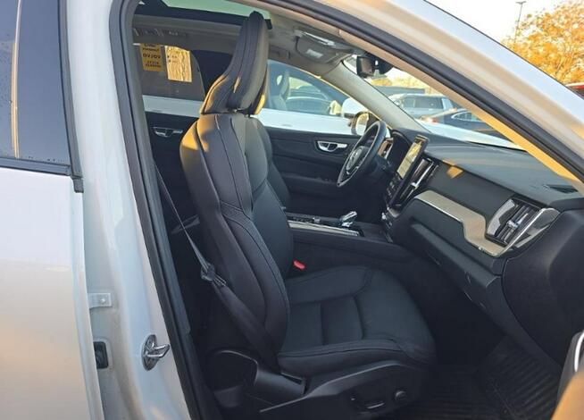 Volvo XC 60 Bogata wersja wyposażenia / AWD / B5 Chwaszczyno - zdjęcie 9