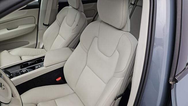 Volvo XC 60 B4 B Plus Dark aut ! Z Polskiego Salonu ! Faktura VAT ! Warszawa - zdjęcie 11