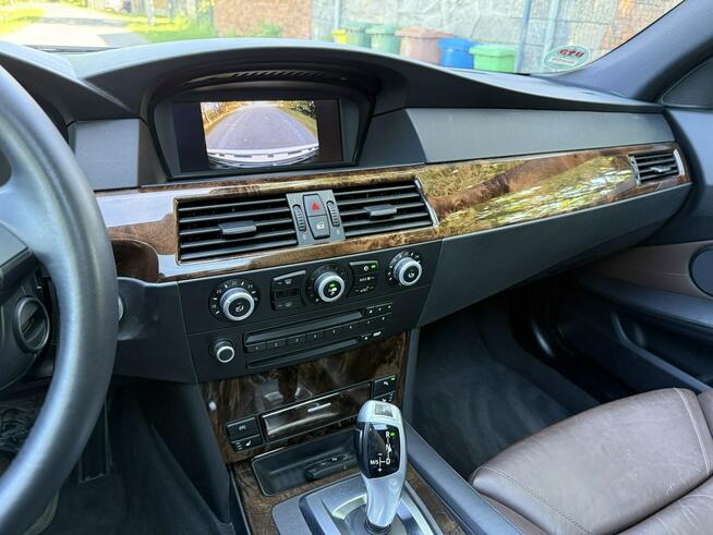 BMW 530 3.0i 272KM M Pakiet Serwis ASO Navi Kamera Dociągi Ocice - zdjęcie 7