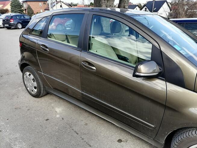 Mercedes W245 Diesel z polskiego salonu Kazimierza Wielka - zdjęcie 8