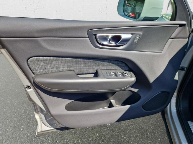 Volvo XC 60 B4 B Core ! Z Polskiego Salonu ! Faktura Vat ! Warszawa - zdjęcie 10