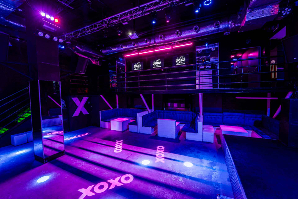 Sala na osiemnastkę - organizacja urodzin klub XOXO Party Śródmieście - zdjęcie 6