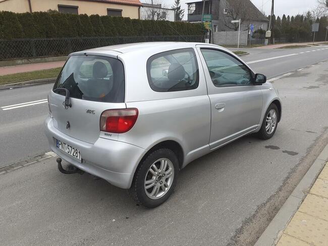 Toyota Yaris 1,3 benzyna Chodzież - zdjęcie 6