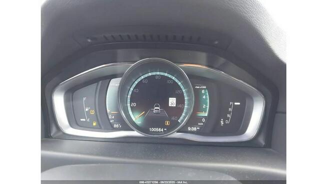 Volvo XC 70 / Niski przebieg / automat / Tarnów - zdjęcie 11