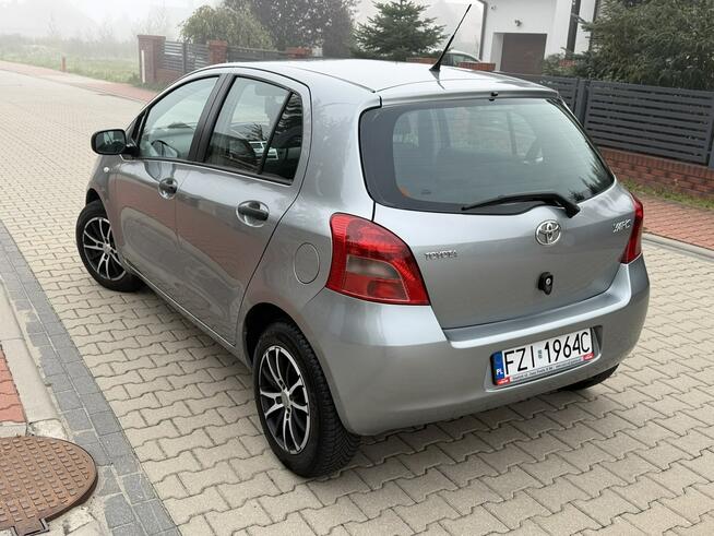 Toyota Yaris 2008 1.3 Benzyna Klima Zarejestrowany Gostyń - zdjęcie 4