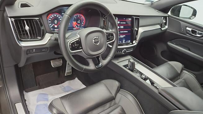 Volvo V60 B4 D Plus Dark aut  ! Z Polskiego Salonu ! Faktura Vat ! Warszawa - zdjęcie 9