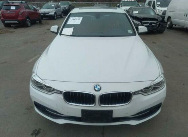 BMW 330 2018, 2.0L, 4x4, od ubezpieczalni Warszawa - zdjęcie 5