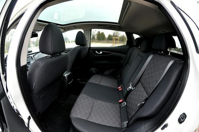 Nissan Qashqai _1.2 115KM Led Panorama Klimatronik Navi Kamera Serwis Płock - zdjęcie 9