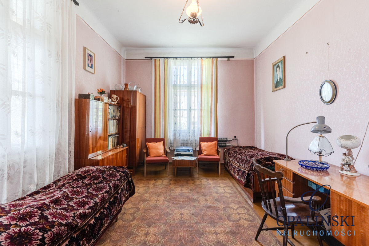 Niezwykły drewniany dom z amfiladą z XX wieku Opatów - zdjęcie 4