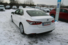 Toyota Camry 2.5 Hybrid e-CTV Comfort F-vat Kamera Gwarancja Warszawa - zdjęcie 8