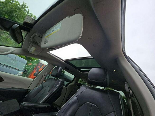 Chrysler Pacifica LIMITED / mała szkoda / niski przebieg Wrocław - zdjęcie 11