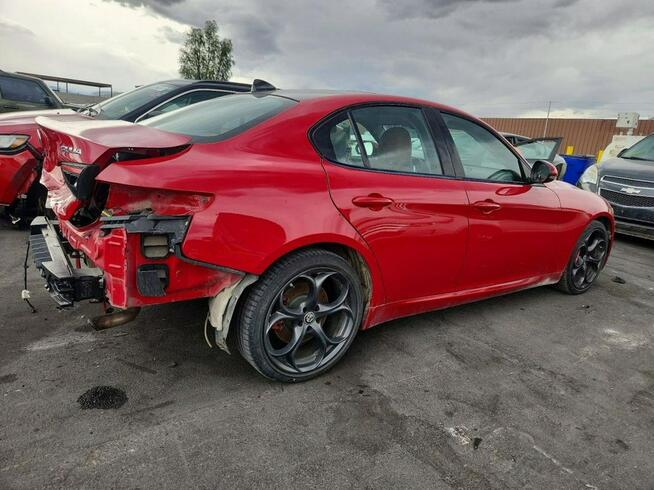 Alfa Romeo Giulia 4x4  / niski przebieg / automat Tarnów - zdjęcie 4
