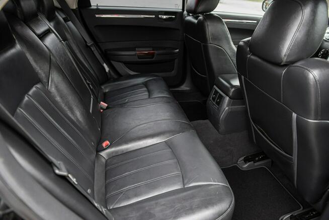 Chrysler 300C Luxury ! 2.7i V6 193KM ! Super Stan ! po Opłatach ! Zwoleń - zdjęcie 8