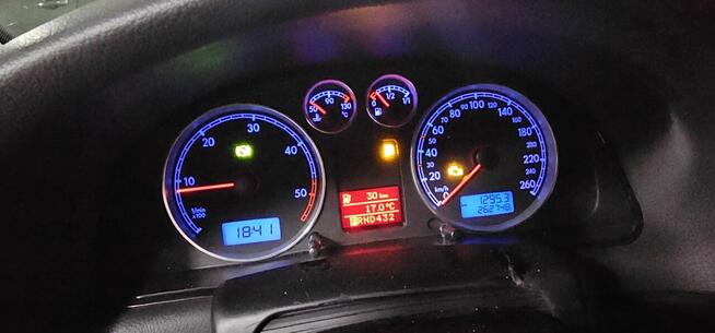 VW PASSAT B5 FL z 2004 roku z silnikiem 2.5 V6 diesel Toruń - zdjęcie 6