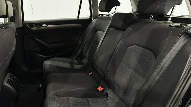 Volkswagen Passat 2.0 TSI Business DSG Kombi Warszawa - zdjęcie 12