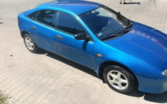 Sprzedam Mazdę 323F z 1996 roku.
