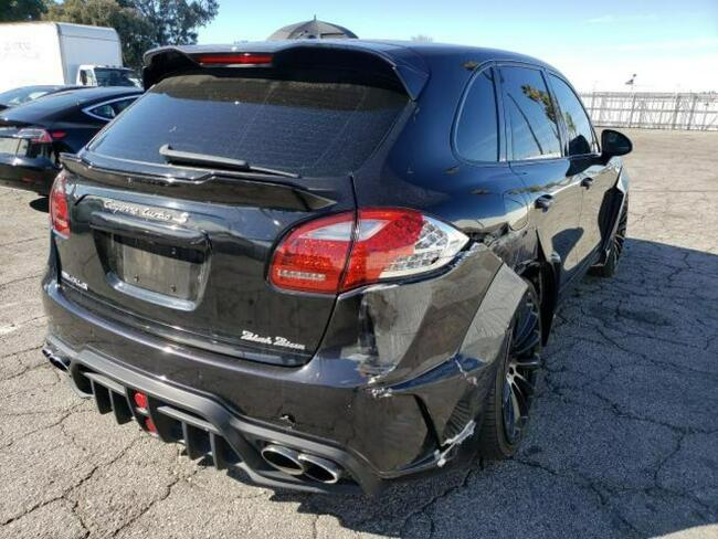 Porsche Cayenne Turbo S, 2011, 4.8L, 4x4, uszkodzony tył Słubice - zdjęcie 4