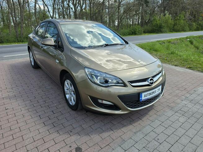 Opel Astra Sedan 1,4 benzynka w pięknym kolorze niski przebieg 117 tys Cielcza - zdjęcie 10