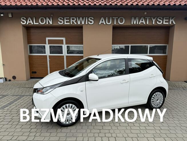 Toyota Aygo 1,0 69KM  Klimatyzacja  Kamera  Navi Orzech - zdjęcie 1