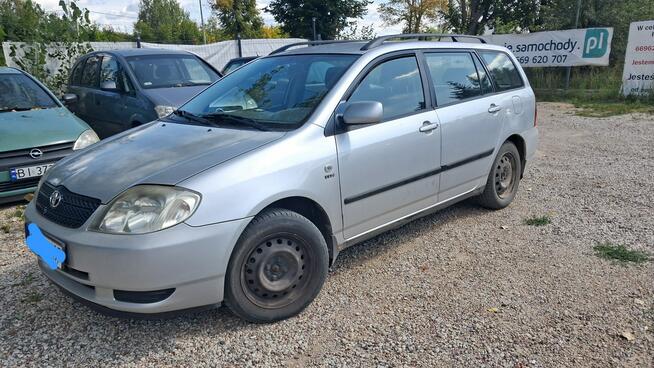 Toyota Corolla 1.4 benzyna z klimą kombi srebrny Tanie Auta Fasty Fasty - zdjęcie 1