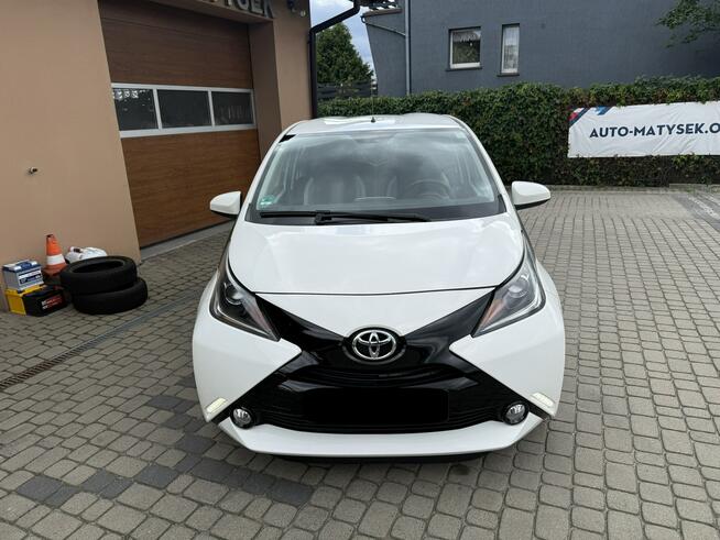 Toyota Aygo 1,0 69KM  Klimatyzacja  Kamera  Navi Orzech - zdjęcie 2
