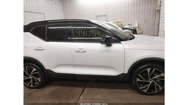 Volvo XC 40 AWD / bogata wersja / niski przebieg Warszawa - zdjęcie 4