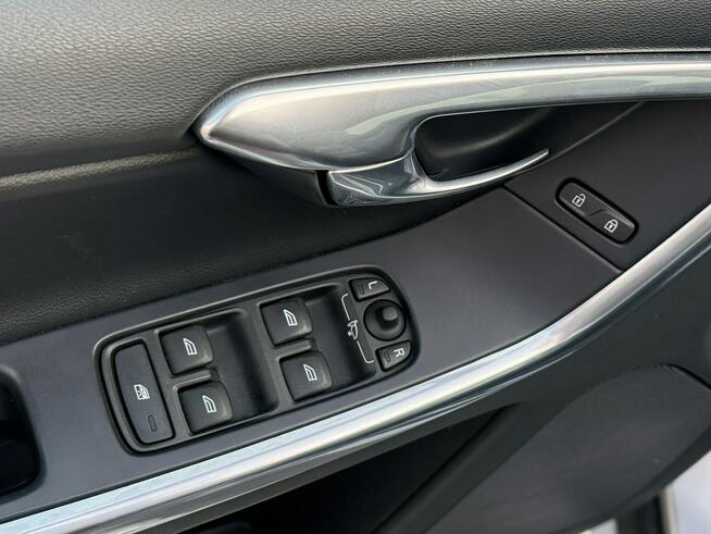 Volvo XC 60 2,0D4 190KM Momentum/Navi/Alu/Skóra/LedY/Xenon/Serwis/ Węgrów - zdjęcie 11
