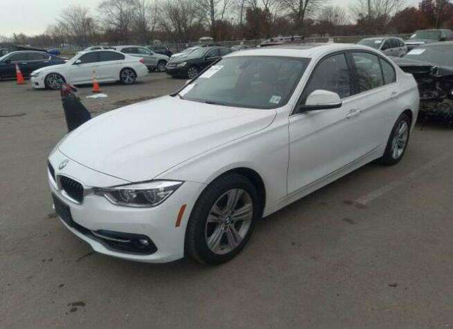 BMW 330 2018, 2.0L, 4x4, od ubezpieczalni Warszawa - zdjęcie 2
