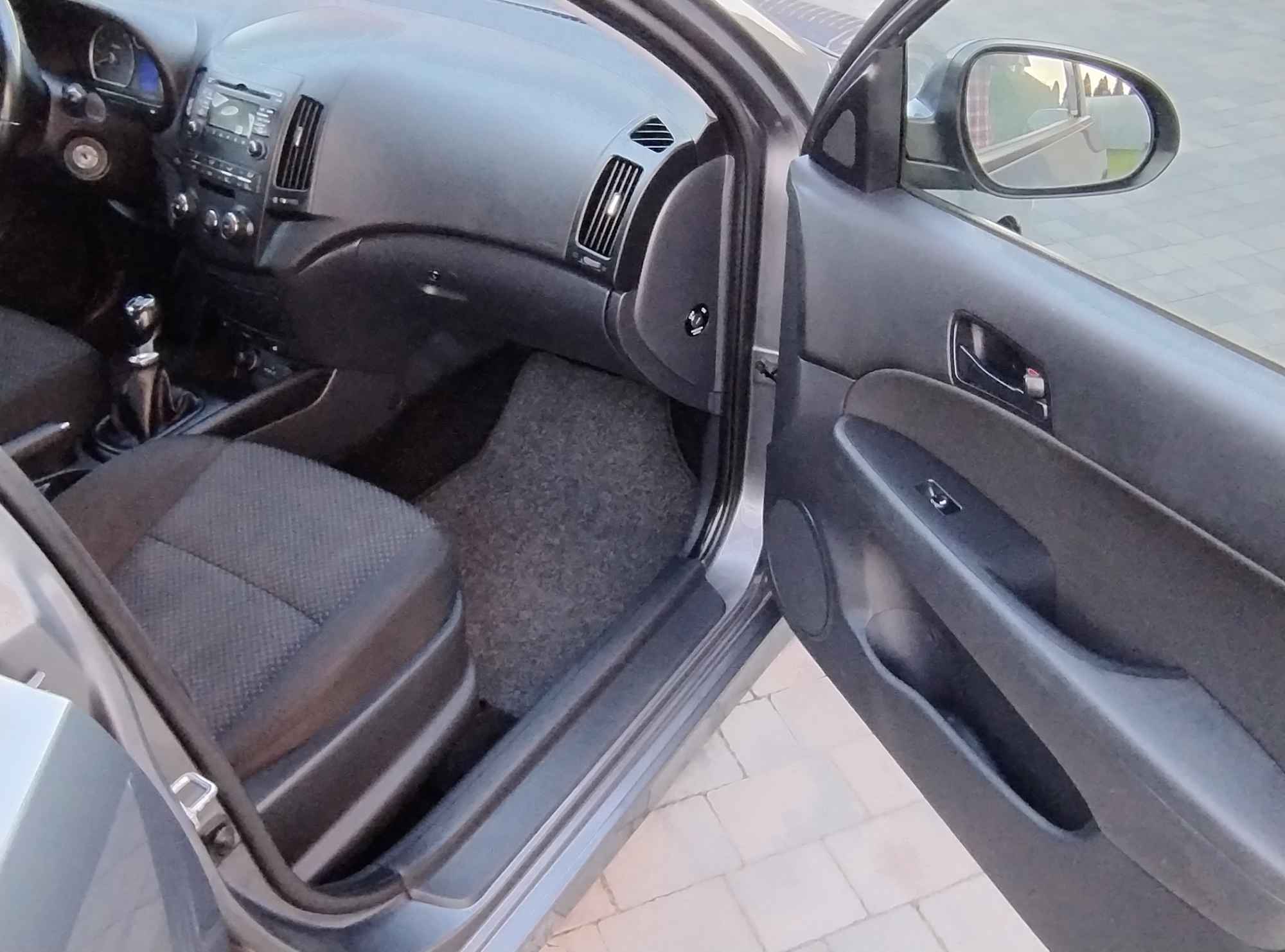 HYUNDAI  I30  ŁADNY  STAN  SWIEŻO  SPROWADZONY Konarzyce - zdjęcie 8