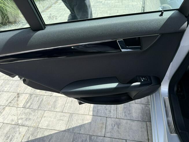 Mercedes C 180 Bardzo zadbana - 100% oryginalny przebieg Poznań - zdjęcie 7