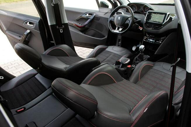 Peugeot 2008 1.6HDI * GT Line * Panorama * Nawi * Kamera * Pół Skóra * Ostrów Mazowiecka - zdjęcie 6