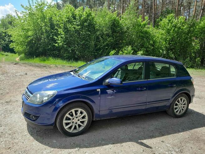 Opel Astra H 2004 Kielce - zdjęcie 2