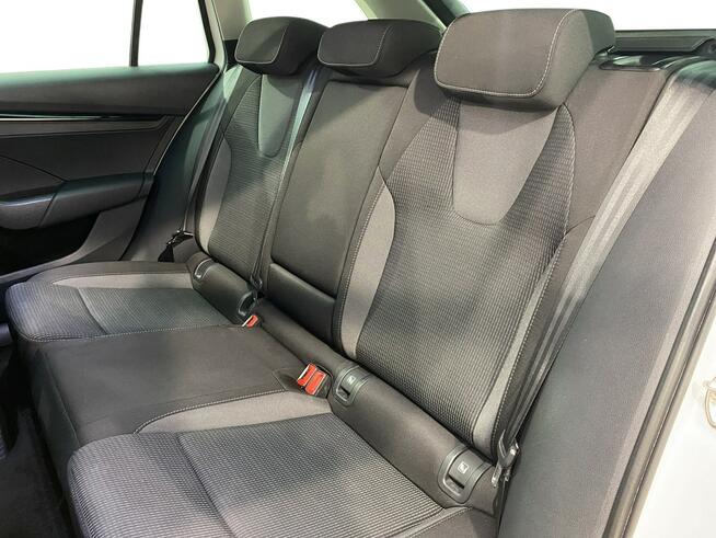 Skoda Octavia 2.0 TDI Ambition Kombi Warszawa - zdjęcie 12