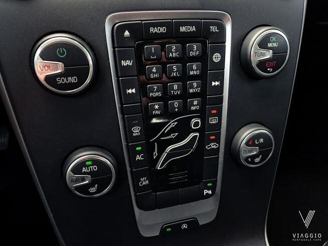 Volvo V40 2.0 Momentum 122KM FULL LED skóra NAVI pdc BEZWYPADEK 2019 Tychy - zdjęcie 9
