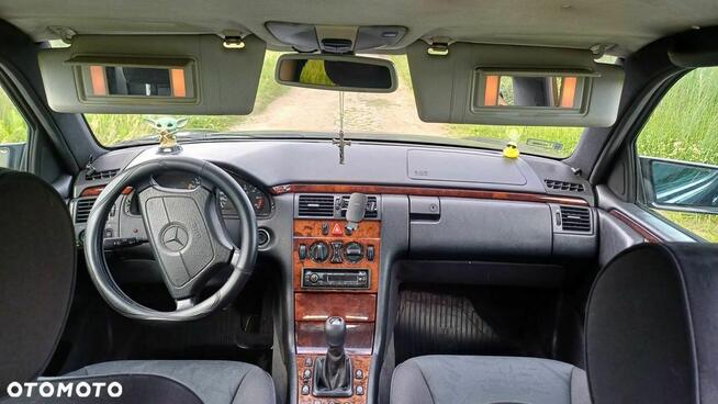 Mercedes-Benz Klasa E 220 D Elegance Szczecin - zdjęcie 8