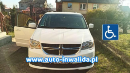 Dodge Caravan przystosowany do przewozu niepełnosprawnych