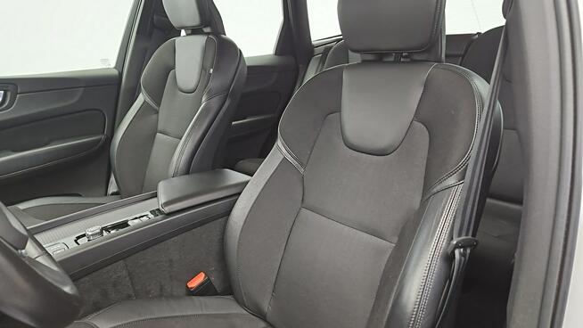 Volvo XC 60 AWD Momentum Pro aut ! Z Polskiego Salonu ! Faktura VAT ! Warszawa - zdjęcie 11