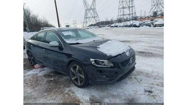 Volvo S60 / 4x4 / Niski przebieg / Tarnów - zdjęcie 2