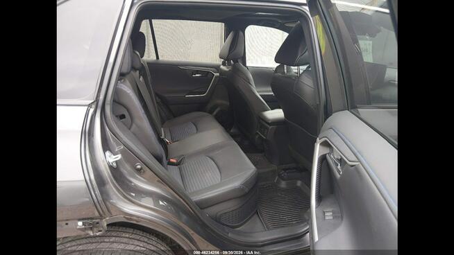Toyota RAV-4 Bogata wersja wyposażenia / AWD / Hybryda Białystok - zdjęcie 11