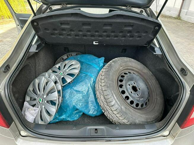 Škoda Octavia 1.6B + gaz LPG, Salon PL, 102KM, Stan bdb, 2 KPL KÓŁ. Ostrowiec Świętokrzyski - zdjęcie 11