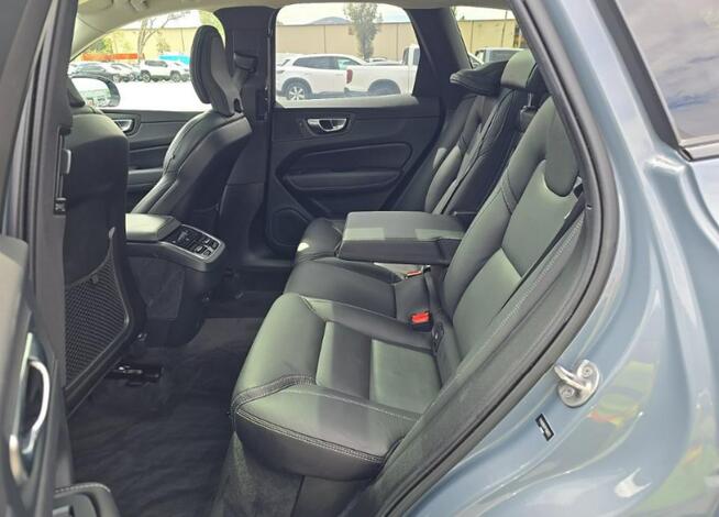 Volvo XC 60 Najbogatsza wersja wyposażenia Ultimate / AWD / B6 Warszawa - zdjęcie 11