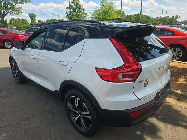 Volvo XC 40 R-Design / 4x4 / niski przebieg Warszawa - zdjęcie 4