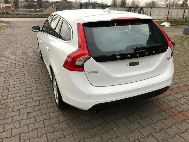 Volvo V60 2.0d,120KM,BOGATA OPCJA,Navi,Alu17,Super Ostrowiec Świętokrzyski - zdjęcie 2