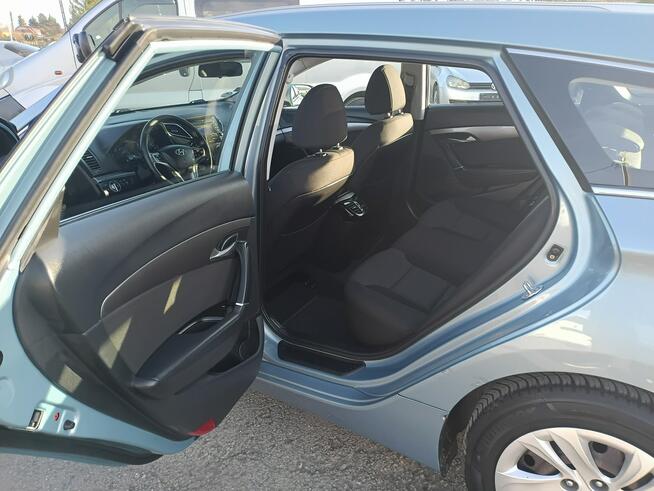 Śliczny Hyundai i40 Fajna wersja Policzna - zdjęcie 7