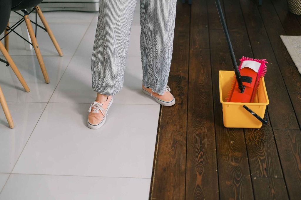 Mycie okien przeszkleń w domu Kielce Sprzątanie domu cykliczne Kielce Kielce - zdjęcie 1