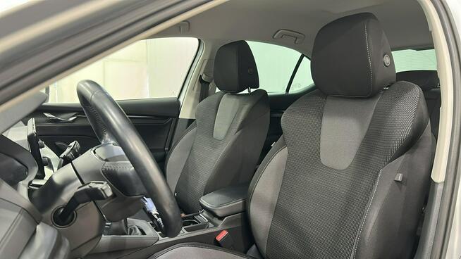 Skoda Octavia 2.0 TDI Ambition Warszawa - zdjęcie 10