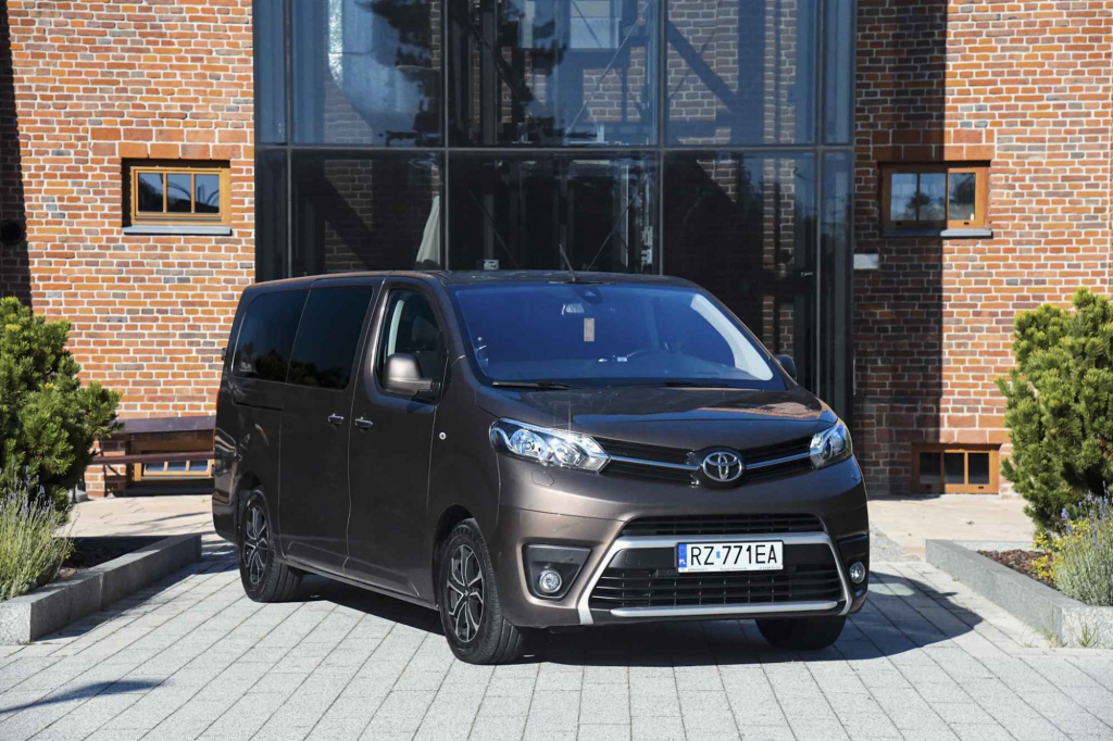 LuxuryTour Rzeszów – Przewóz osób w segmencie Business &amp; VIP Rzeszów - zdjęcie 7