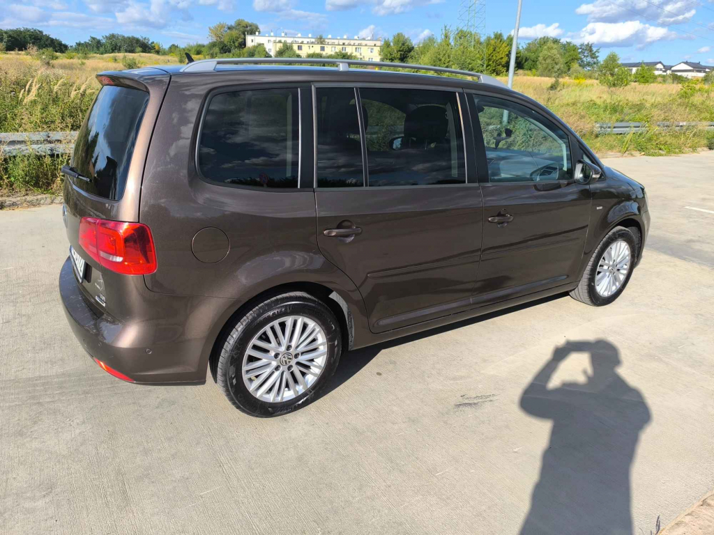 Posiadam na sprzedasz swojego Volkswagena Tourana 1,6 TDI Radom - zdjęcie 3