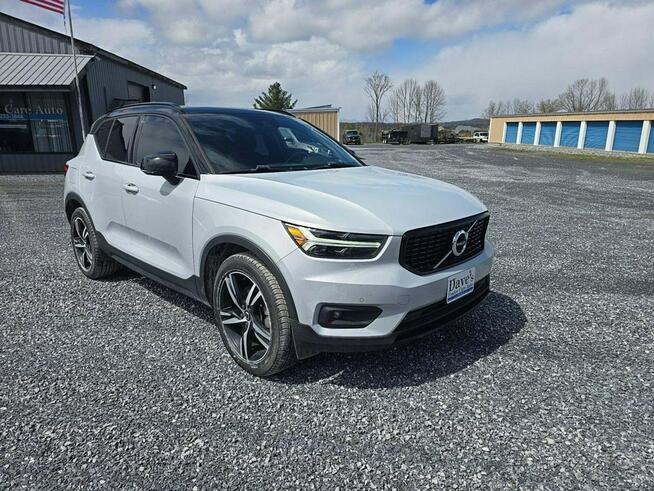 Volvo XC 40 AWD / T5 R-Design / Wrocław - zdjęcie 1