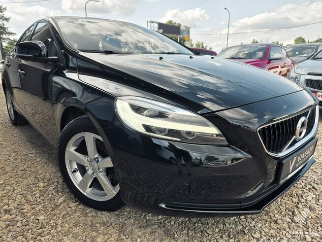 Volvo V40 2.0 Momentum 122KM FULL LED skóra NAVI pdc BEZWYPADEK 2019 Tychy - zdjęcie 2